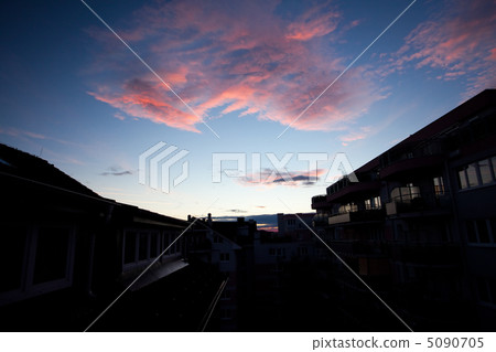 evening sky over the roof and the silhouette of the house 5090705