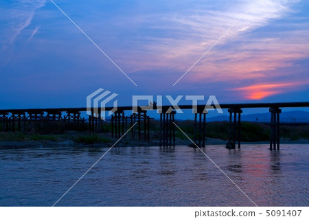 Dusk Flow Bridge Dusk Flow Bridge 5091407