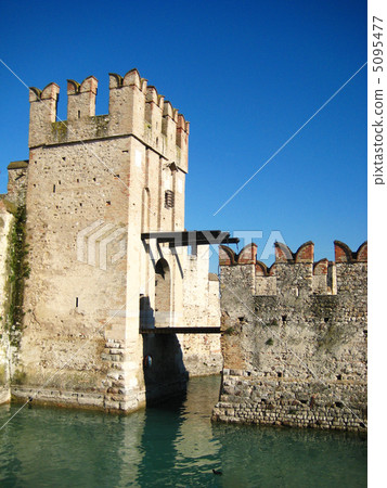 scaligero, a castle wall, drawbridge 5095477