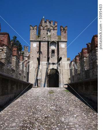 scaligero, castle gate, lombardia 5095483