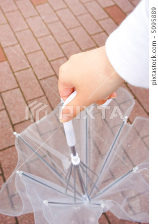 手用一把雨傘 5095889