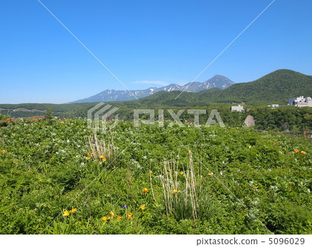 從orango岩石的頂端Shiretoko山景 從orango岩石的頂端Shiretoko山景 5096029