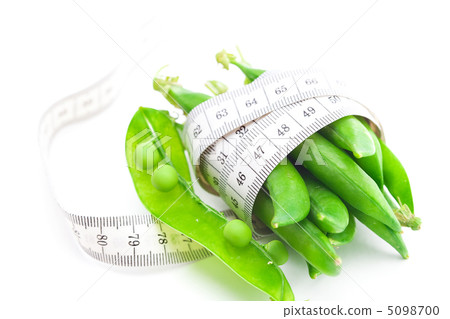 peas and measure tape isolated on white 5098700