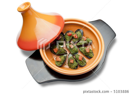 Grilled mussels with incense bread crumbs Grilled mussels with incense bread crumbs 5103886