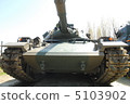 Run away! It is crushed by the tank! 5103902