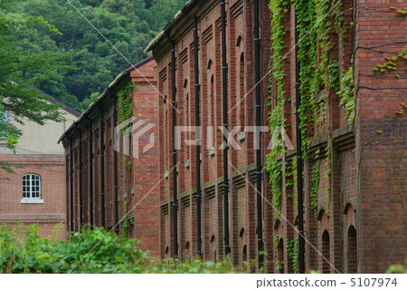 Red brick park 5107974