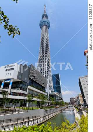 藍天蔓延的天空樹城鎮和天空樹和北河 藍天蔓延的天空樹城鎮和天空樹和北河 5108827
