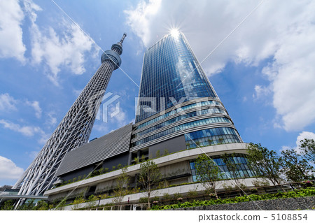 東京天空樹和東部塔在陽光下 5108854