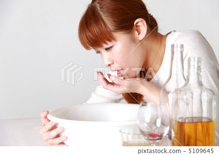 Too much women Too much women 5109645