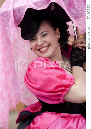 lady in pink 5110562