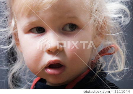 tousled blonde girl tousled blonde girl 5111044