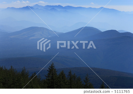 從第五個連續的Sugaruguchi山富士山的早晨山 從第五個連續的Sugaruguchi山富士山的早晨山 5111765