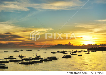 Beautiful sunset 5112950