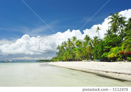 Beautiful beach 5112978