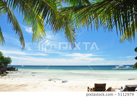 Beautiful beach 5112979