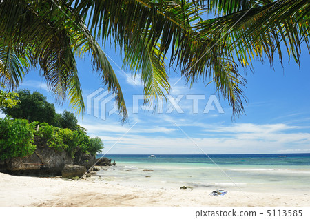 Beautiful beach 5113585