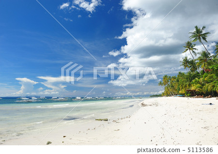 Beautiful beach Beautiful beach 5113586