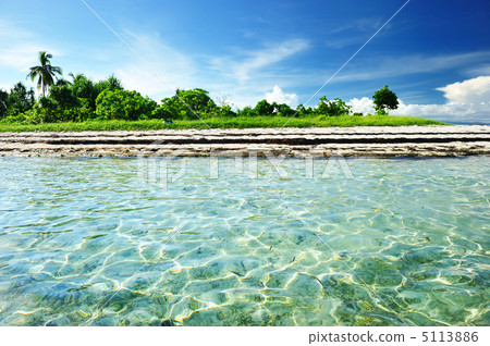 Beautiful beach 5113886