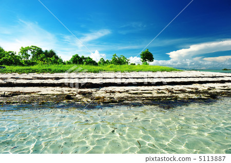 Beautiful beach 5113887