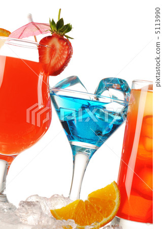 Tropical cocktails close-up Tropical cocktails close-up 5113990