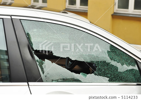 Broken passenger window, car theft 5114233