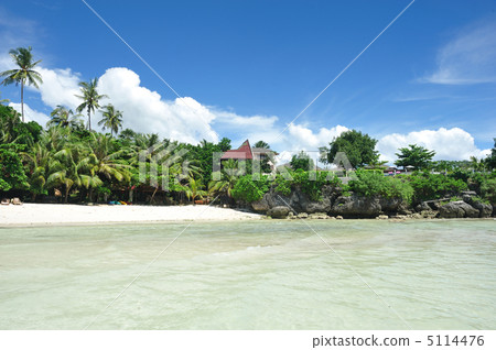 Beautiful beach 5114476