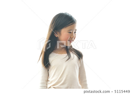 Long hair hurting in the wind (elementary school student) 5115449