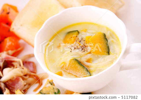 Boiled pumpkin with milk 5117082