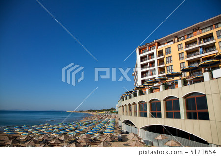 Empty hotel beach 5121654