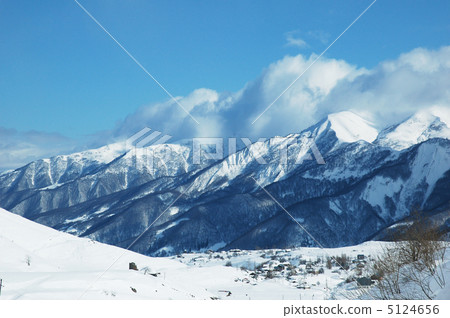 High mountains under snow in the winter 5124656