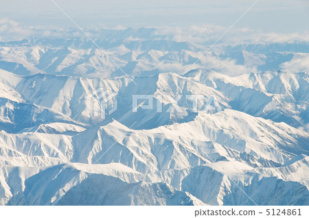 High mountains under snow in the winter High mountains under snow in the winter 5124861