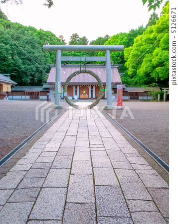 常磐神社和Chihaya（垂直切割） 5126671