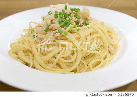 Japanese pasta with delicious chicken ground meat and lotus root Japanese pasta with delicious chicken ground meat and lotus root 5126870