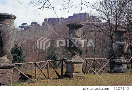 抵達Bomarzo 5127143