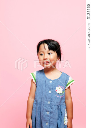 4 year old child 5128360