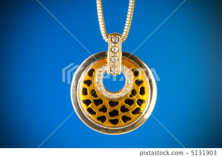 Pendant against colour gradient background Pendant against colour gradient background 5131903