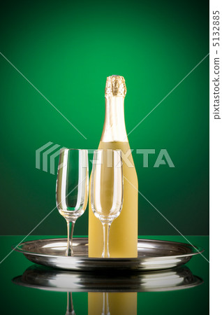 Champagne against color gradient background Champagne against color gradient background 5132885