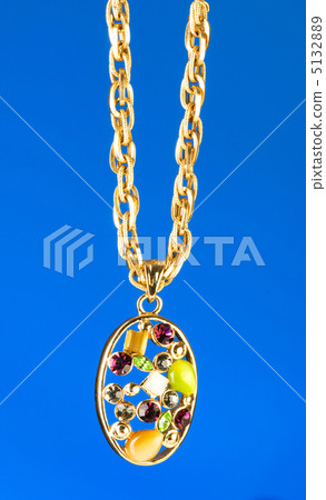 Pendant against colour gradient background 5132889