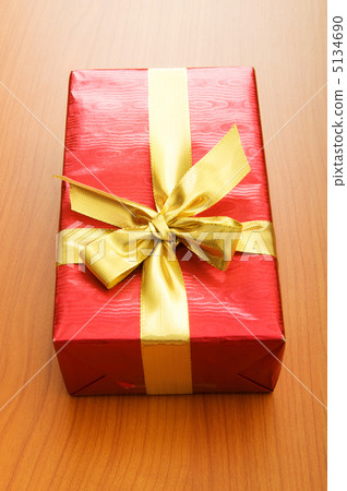 Gift box isolated on the white background 5134690