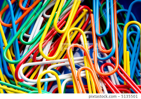 Close up of many colourful paper clips 5135501