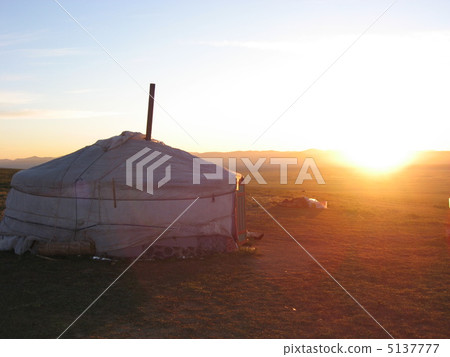 The large plains and gels of Mongolia 5137777