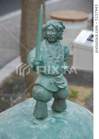 Statue of Susanoo confronting Yamata no Orochi (JR Izumoshi Station North Exit / Izumo City, Shimane Prefecture) 5137943