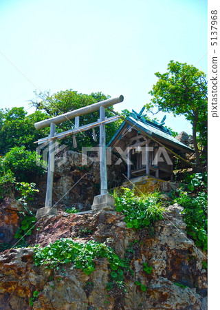 Torii of Bentenjima (beach of Inasa / Izumo City Taisha Town, Shimane prefecture) Torii of Bentenjima (beach of Inasa / Izumo City Taisha Town, Shimane prefecture) 5137968