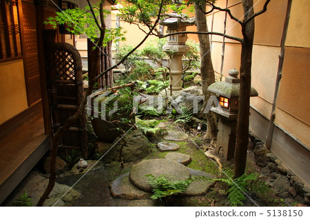 Goldfish family 5138150