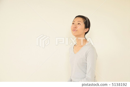 一個女人抬頭 5138192