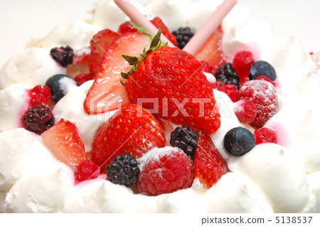 Luxurious strawberry tart Luxurious strawberry tart 5138537