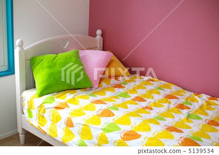Colorful children's room bed 5139534