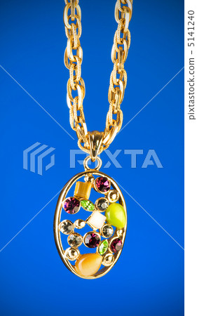 Pendant against colour gradient background 5141240