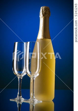 Champagne against color gradient background Champagne against color gradient background 5141243