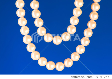 Pearl necklace against colourful background 5141253
